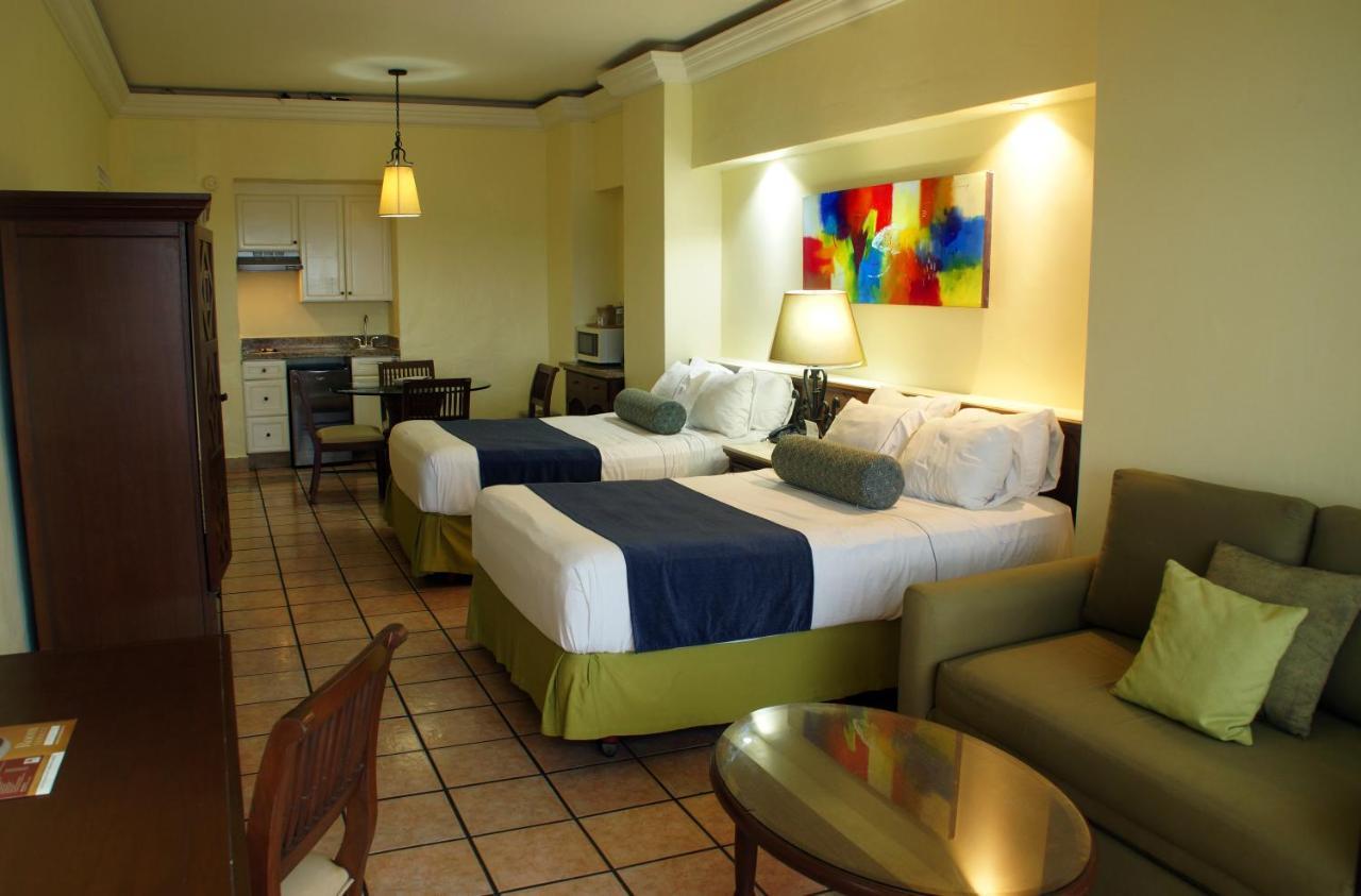 Royal Villas Resort Mazatlan Bagian luar foto A room at the hotel