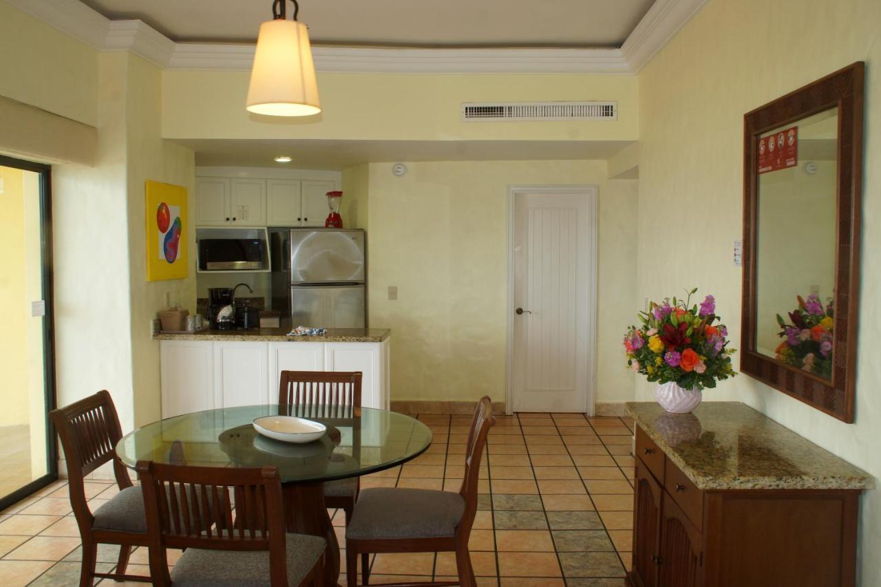 Royal Villas Resort Mazatlan Bagian luar foto A typical kitchen in a hotel