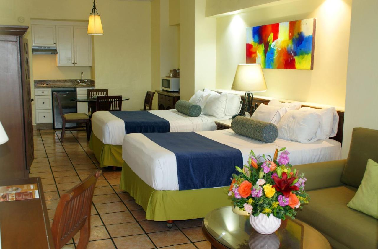Royal Villas Resort Mazatlan Bagian luar foto A typical hotel room