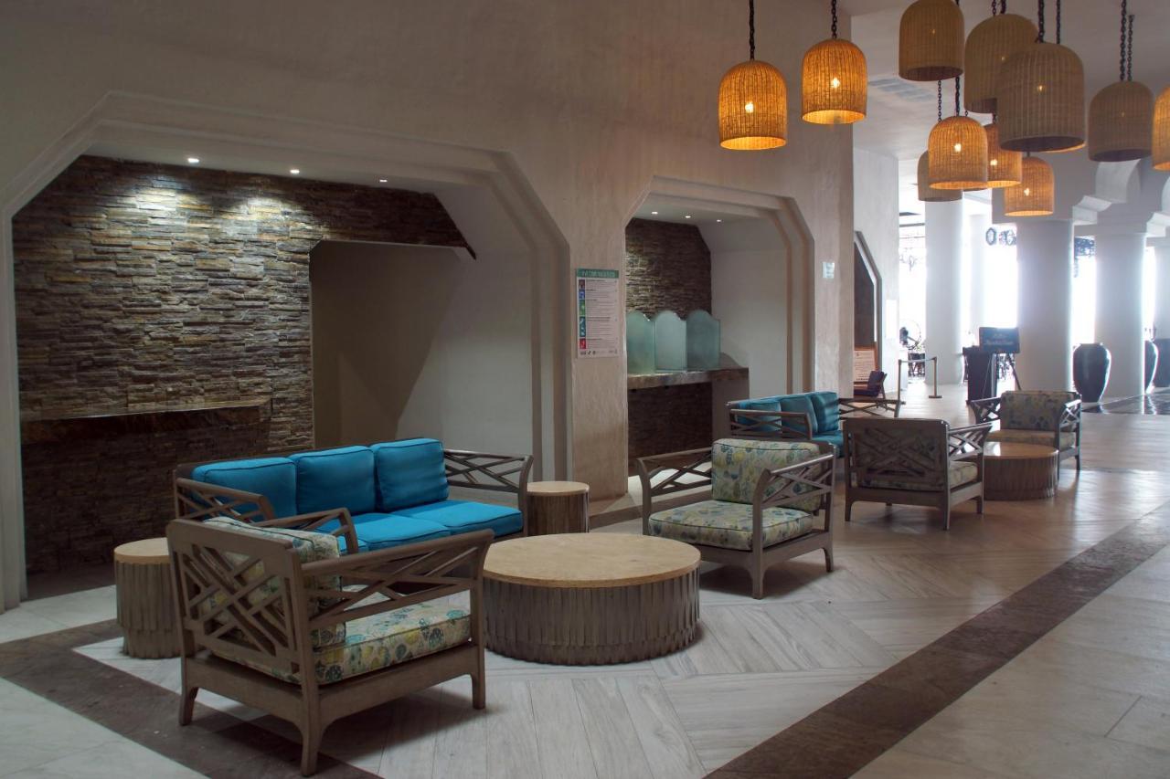 Royal Villas Resort Mazatlan Bagian luar foto The lobby of the hotel